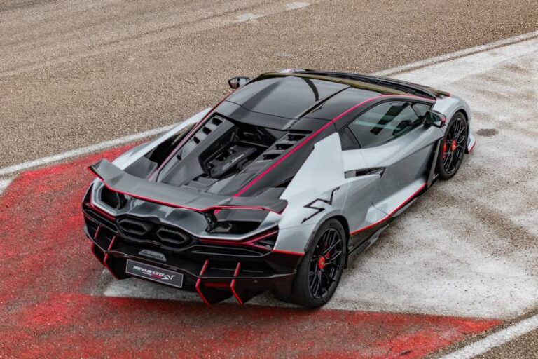 Lamborghini Revuelto SV