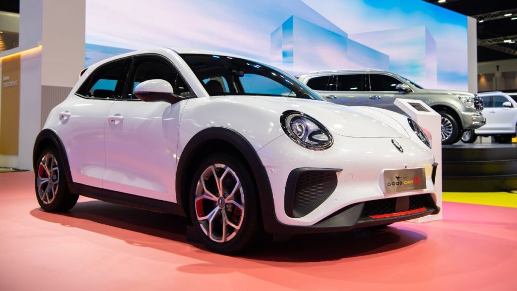 mobil China dengan fitur lengkap